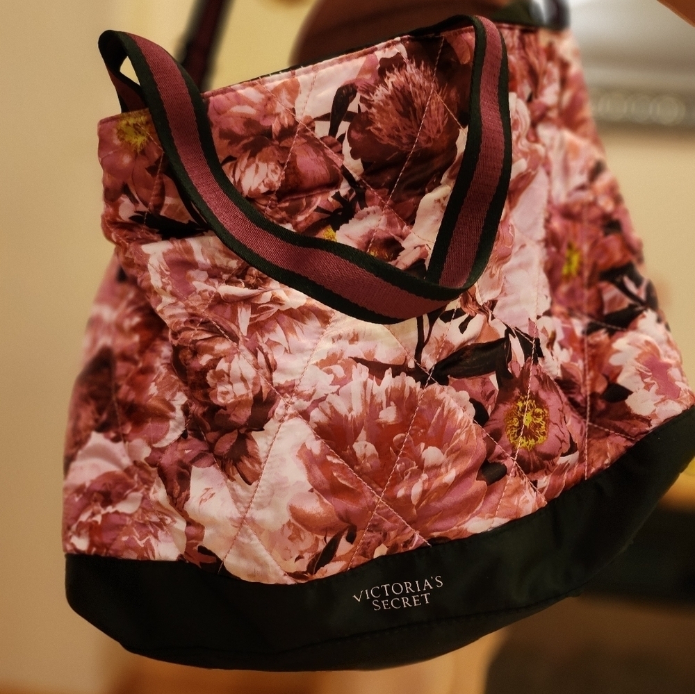 VICTORIA'S Secret FLORAL zipper TOTE, EUC - Picture 5 of 13